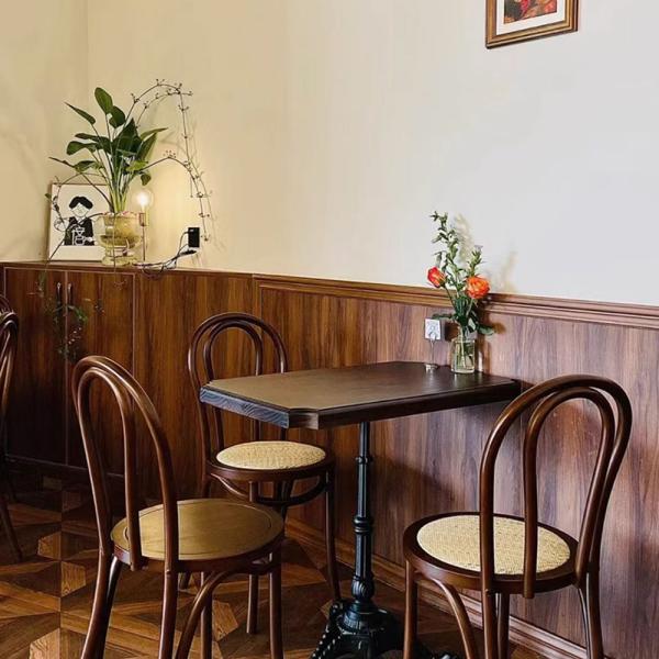 Großhandel B2B Massivholz-Esstisch Cafe Tisch und Stuhl Set Restaurant